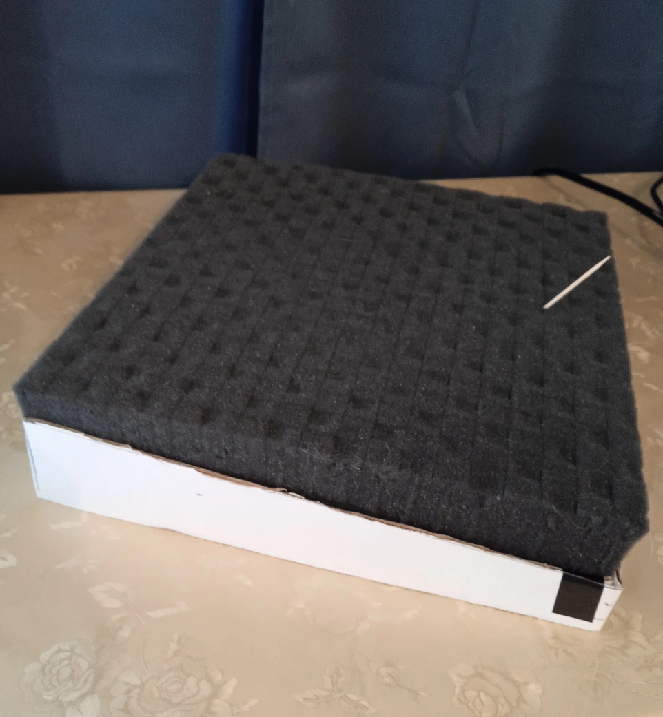 Cardboard mold prepared with angled top edges for cutting foam to match Maschine MK3 slope